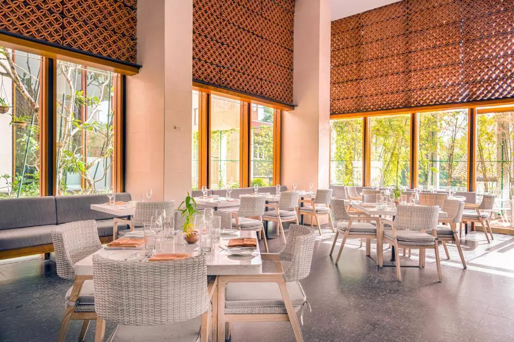 رستوران هتل جت وینگ کلمبو